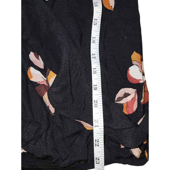 A New Day NWT Black Floral Sleeveless‎ Crossover Tank Top Size Small - Picture 4 of 7